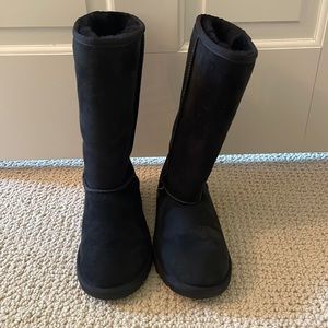 Kid’s black tall uggs